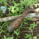 Sebuah bahan peledak berupa mortir yang ditemukan petani di ladang tebu yang terletak di areal Perhutani Petak 3A.