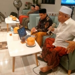 Prof Dr KH Asep Saifuddin Chalim, MA, saat pertemuan dengan para Kepala Desa di Rumah Makan Den Bei, Mojosari, Mojokerto, Jawa Timur, Ahad (31/7/2022). Foto: mma/bangsaonline.com