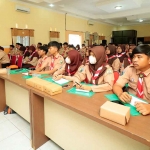 Para siswa SMA/SMK dan MA se-Kota Probolinggo saat mengikuti sosialisasi Pemilu 2024 di Kantor Bakesbangpol setempat, Selasa (28/2/2023)