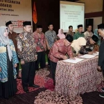 Pelantikan 54 Panwascam oleh Ketua Bawaslu Sidoarjo, Kamis (27/10/2022). foto ist