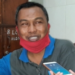 Andreas Setiawan, S.Pd., Waka Kesiswaan SMA Negeri 1 Pare, Kabupaten Kediri memberikan keterangan kepada wartawan. foto: MUJI HARJITA/ BANGSAONLINE