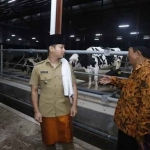 Bupati Trenggalek, Mochamad Nur Arifin, saat menerima investor sapi perah di Desa Boto Putih, Kecamatan Bendungan.