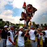 Pawai ogoh-ogoh dalam rangka menjelang Hari Raya Nyepi. foto: Humas Pemkot Surabaya