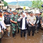 Gubernur Khofifah bersama Pangdam V Brawijaya dan Kapolda Jawa Timur turun langsung ke wilayah terdampak banjir bandang di Kecamatan Ijen, Bondowoso.