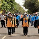 Tampak peserta gerak jalan HUT PGRI dan peringatan Hari Guru Kota Pasuruan yang diberangkatkn Wakil Wali Kota Pasuruan. Foto: SUPARDI/ BANGSAONLINE