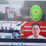 Terdakwa kasus investasi bodong binary option Binomo, Indra Kesuma alias Indra Kenz menghadiri sidang putusan di Pengadilan Negeri Tangerang melalui daring, Senin (14/11/2022)