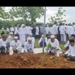Ribuan warga hadiri prosesi pemakaman almarhum KH. Jamhuri, Anggota DPRD Bangkalan Fraksi PKB.