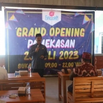 Wakil Bupati Pamekasan, RB Fattah Jasin, saat memberi sambutan dalam grand opening Mie Gacoan.