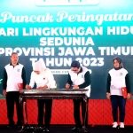 Dwi Satriyo Annurogo dan Gubernur Jatim teken Mou bersama pengelolaan lingkungan di Jatim.