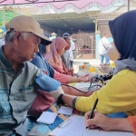 Pemeriksaan Gratis kepada keluarga anggota PWI Tuban di Sekretariat PWI Tuban Jalan Sunan Drajat, Kelurahan Sidorejo, Kecamatan Tuban, Kabupaten Tuban, Minggu (23/10/2023).
