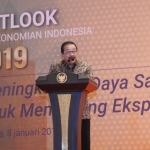 Gubernur Jatim Pakde Karwo menjadi Narasumber bersama dengan Menteri Keuangan dan Menko Perekonomian RI pada Outlook Perekonomian Indonesia 2019 di Ritz Carlton Hotel, Jakarta.