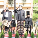 Wali Kota Saifullah Yusuf (Gus Ipul) ddampingi Wabup Adi Wibowo (Mas Adi), saat memimpin Upacara Hari Sumpah Pemuda.
