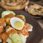 Resep Siomay Bandung Jajajan Terenak No 1 Di Dunia Versi Taste Atlas. Foto: Ist