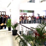 Antrean pencari kerja di Dispendukcapil Kota Malang.