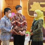 Gubernur Khofifah saat menerima kunjungan kerja Konsulat Jenderal Republik Rakyat Tiongkok Xu Yong di Gedung Negara Grahadi, Surabaya.