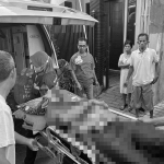 M Sholeh, korban pembacokan oleh istri yang merupakan warga Pandugo Surabaya saat dievakuasi oleh pihak kepolisian.