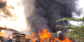 12 Stan Gudang TNI AD di Surabaya Terbakar, Karena Kembang Api Tahun Baru?