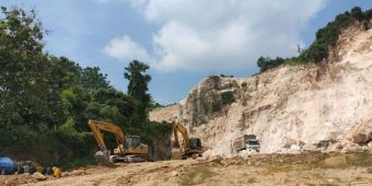 Tambang Gunung Kapur di Desa Prupuh Gresik Membahayakan