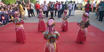 Bupati Mojokerto Resmikan Kolam Renang di Desa Mojorejo