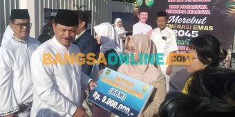 Wali Kota Madiun Gelar Doa Bersama 1.000 Mahasiswa Penerima Beasiswa yang Siap Rebut Generasi Emas