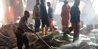 Diduga Korsleting Listrik, Tiga Gudang di Taman Sidoarjo Ludes Terbakar