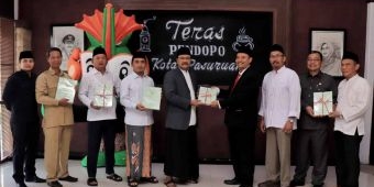 Gus Ipul Terima 475 Sertifikat Aset Tanah Milik Pemerintah