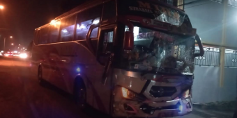 Diduga Rem Blong, Bus Mira Hantam Truk dan Mobil Bak di Jombang, Dua Orang Tewas