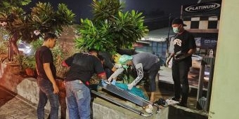 Tunawisma Ditemukan Meninggal Dunia di Taman Pembatas Jalan Dekat JPO Terminal Bungurasih