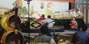Situs Ndalem Pojok Kediri Gelar Pertujukan Wayang Kulit Lakon Turunnya Wahyu Batara Surya