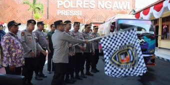 Peringati Pengabdian 28 tahun, Alumni Akpol 1995 Salurkan Air Bersih di Ngawi