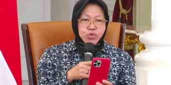 Serahkan BLT BBM Ke Rumah Warga, Mensos Risma Pastikan Penerima Tepat Sasaran