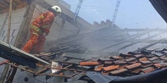 Bermain Korek Api di Dapur, Rumah di Ploso Surabaya Terbakar