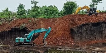 Empat Bulan Kompensasi Tak Cair, Warga ​Desa Tanjung Rejo Probolinggo Nekat Hadang Truk Tambang
