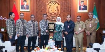 Dorong Pertumbuhan Ekonomi, Gubernur Khofifah Komitmen Bentuk TPAKD dan Dukung Program OJK