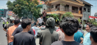 Dinilai Sarat Pergeseran dan Jual Beli Suara, Rekapitulasi di KPU Bangkalan Diwarnai Aksi Demo