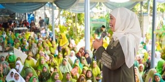 Lepas Jamaah Haji Muslimat NU Sidoarjo, Khofifah Titip Doakan Kedamaian Dunia saat Wukuf di Arofah