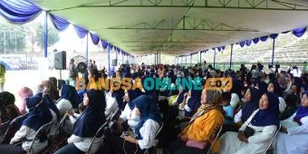 Erick Thohir Sediakan Ribuan Paket Sembako di Pasar Rakyat Gresik