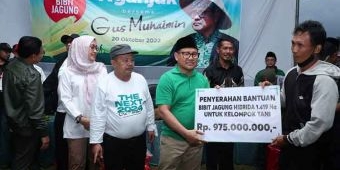 Serahkan Bantuan Bibit kepada Petani Nganjuk, Gus Muhaimin Tagih Tanggung Jawab Pemerintah
