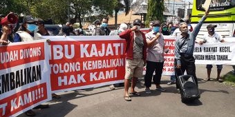 Korban Mafia Tanah Gelar Demo di Kejari Sidoarjo