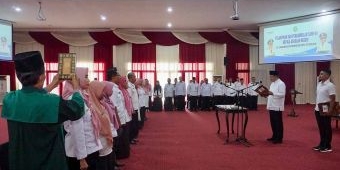 Gus Ipul Titipkan 4 Pesan saat Lantik 14 Kepala Sekolah