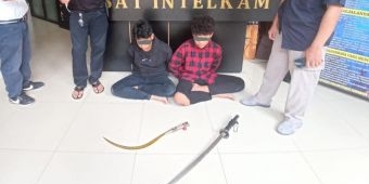 Aksi Gengster di Surabaya Makin Nekat, Nyaris Tabrak Polisi Sambil Bawa Celurit dan Samurai