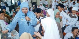 Santuni 1.000 Anak Yatim se-Kabupaten Pasuruan, Khofifah: Mari Berlomba Dapatkan Lailatul Qadr