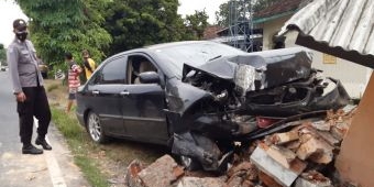 Mobil Dinas Pengadilan Negeri Trenggalek Alami Kecelakaan di Wonodadi Blitar