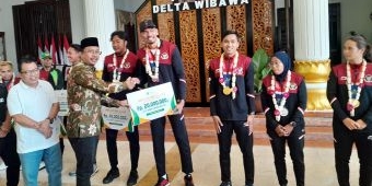 Bupati Sidoarjo Beri Reward Delapan Atlet Peraih Medali SEA Games 2023