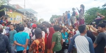 Bawa Senjata Api, Pelaku Curanmor di Kota Probolinggo Dikeroyok Warga