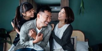 Tips Jitu Bangun Kedekatan Emosional dengan Pasangan dan Anak