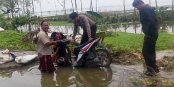Tergerus Air Banjir, Jalan Poros Desa di Kanor Bojonegoro Putus dan Rusak
