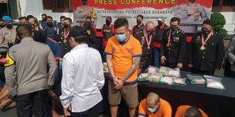 Polrestabes Surabaya dan Polsek Gubeng Ungkap Peredaran Gelap Narkotika Seberat 42,8 Kg