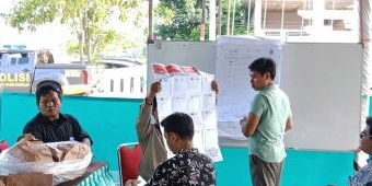 Ditolak Saksi, 31 TPS Hitung Ulang di Kantor KPU Bangkalan