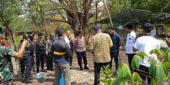 Muspika Kecamatan Manyar Bongkar Makam Ilegal di Desa Suci